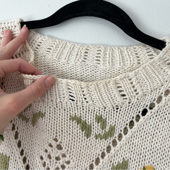 SOLD Vintage Floral Hand Knit Sweater - Picture 3 of 7